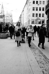 people in streets munich (12)